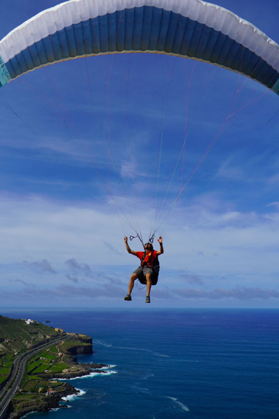 paragliding flight in Confital Bay in front of Las Canteras