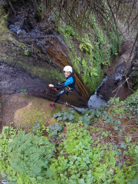 Rappelling in La Mina