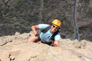 Escalando una vía ferrata