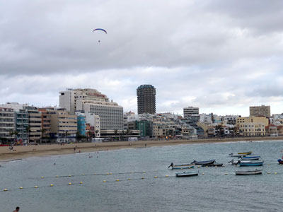 Paragliding über den Strand von Las Canteras