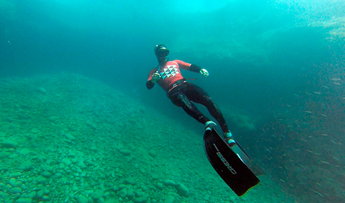 active travel in Gran Canaria doing diving